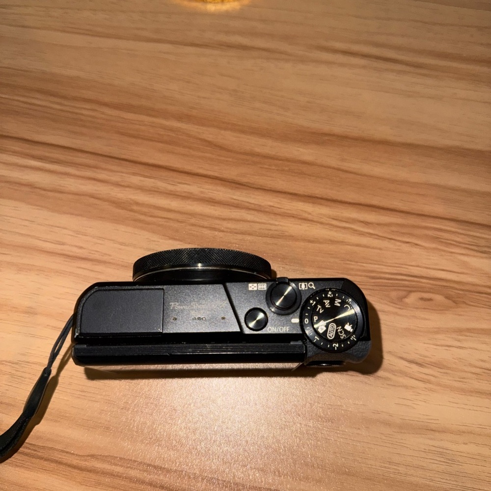 Canon G7X Compact Camera Powershot in Black - Picture 2 of 7